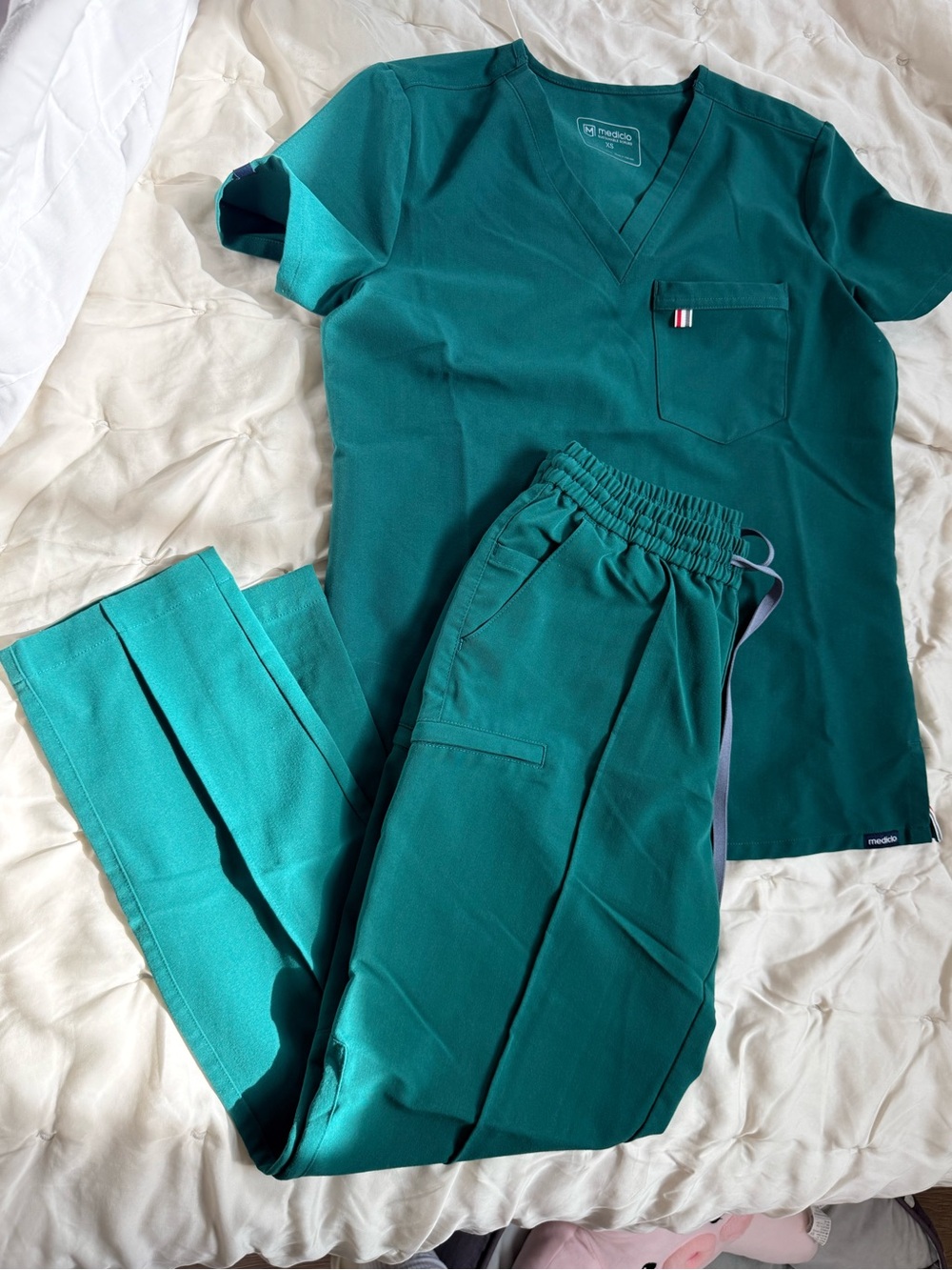 Mediclo Women’s Hunter Green scrub set